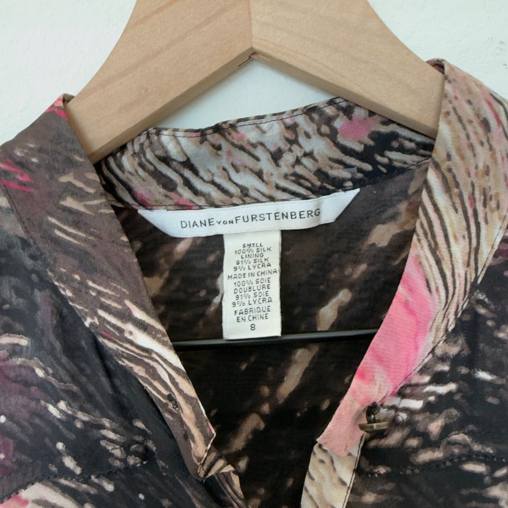 Diane Von Furstenburg Women‎ 100% Silk Top Pink Brown Button Front 3/4 Sleeve - Picture 3 of 9